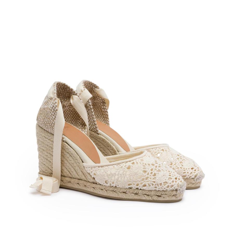 Unas alpargatas de cuña de Castañer,  las favoritas de Kate Middleton . Estas están rebajadas de 125 a 75 euros.