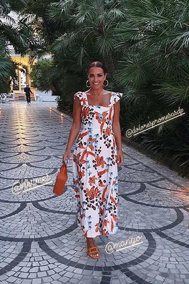 Paula combinó el vestido Dolores Promesas con unas sandalias de Mango.