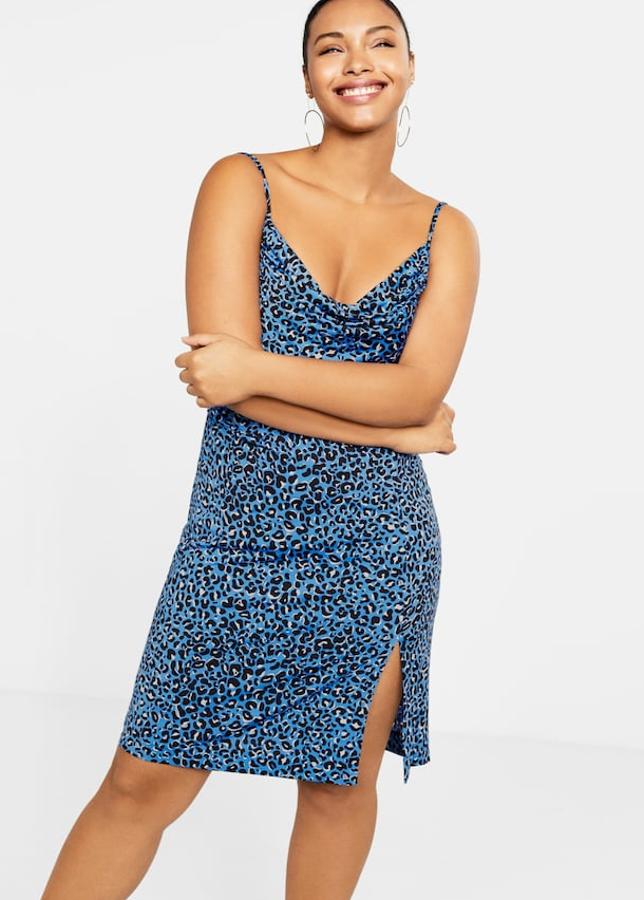 Vestido drapeado con estampado de leopardo de Violeta (24,99 euros). Tiene un diseño entallado gracias a su tejido elástico, el escote drapeado, tirantes y aberturas laterales en el bajo. Va forrado.