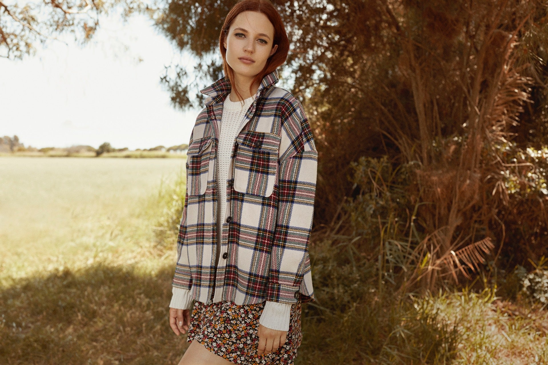 Jersey de punto inglés: 15,99 euros y sobrecamisa de cuadros: 25,99 euros de Lefties.