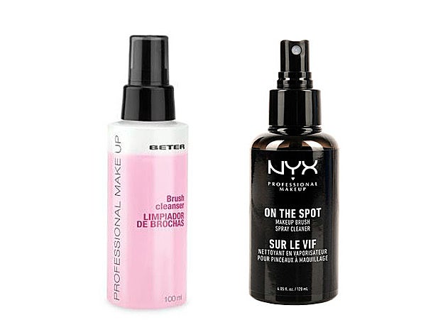 Sprays para limpiar brochas y pinceles de maquillaje Brush Cleanser de Beter (9,20 €) yOn The Spot de Nyx Professional Makeup (10,90 €).