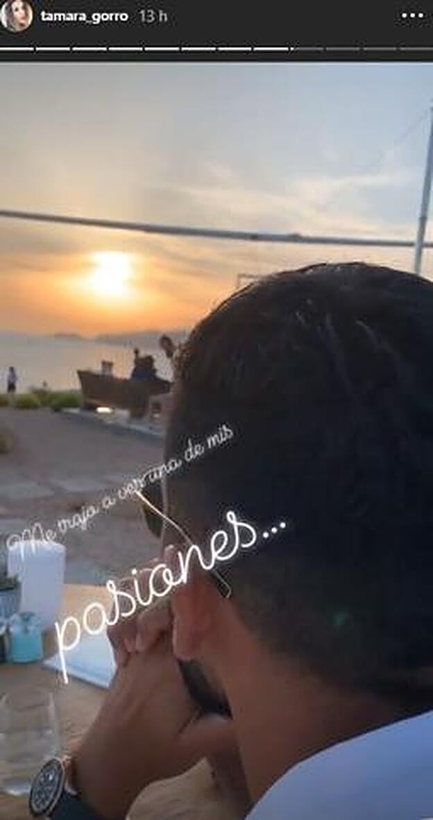 La pareja ha disfruta de una increíble puesta de sol.