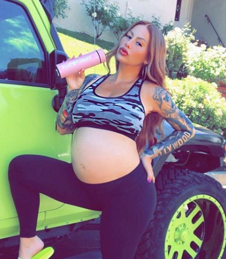 La cantante y modelo Amber Rose espera junto a su pareja, Alexander Edwards, a su primer hijo en común. La joven ya tiene un hijo fruto de su relación anterior con Wiz Khalifa, su exmarido.