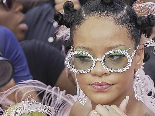 Rihanna lleva a su padre ante los Tribunales: haz clic en la imagen.