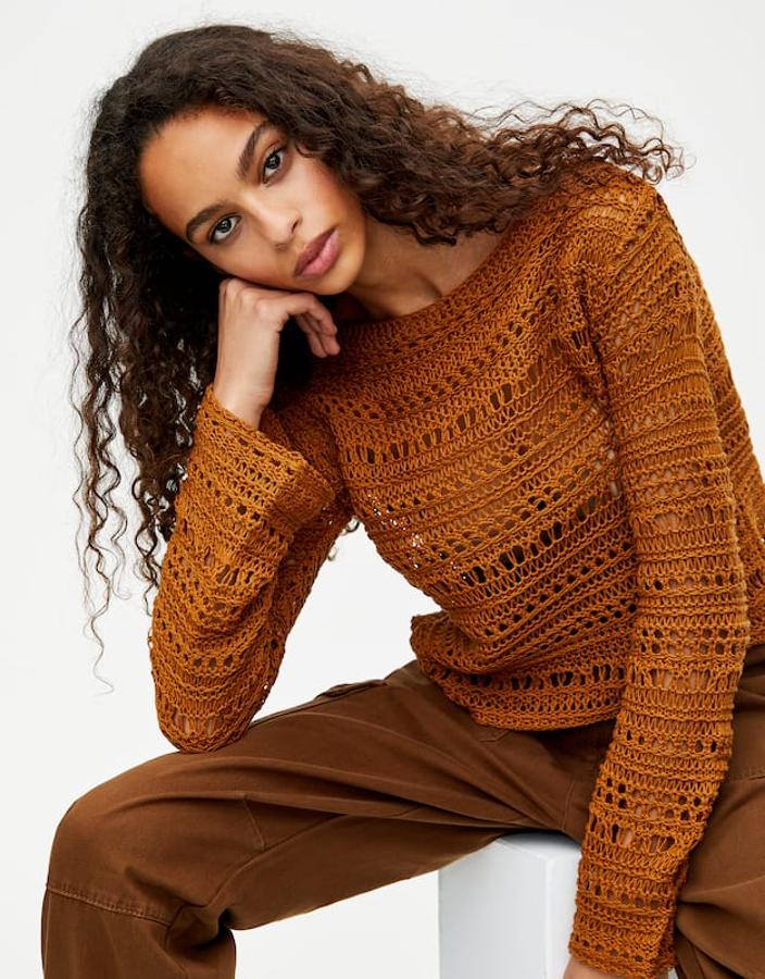 Jersey calado de manga campana con diseño cropped,  17,99 euros .