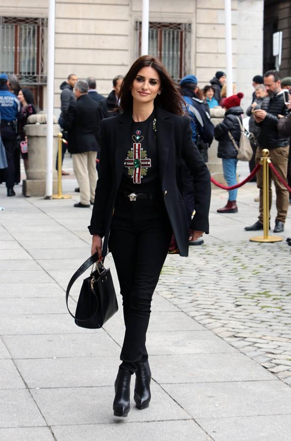 Su estilismo para salir a la calle es de 10. Elegante y trendy.