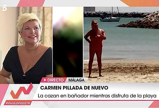 Carmen Borrego, cazada en bañador en la playa.