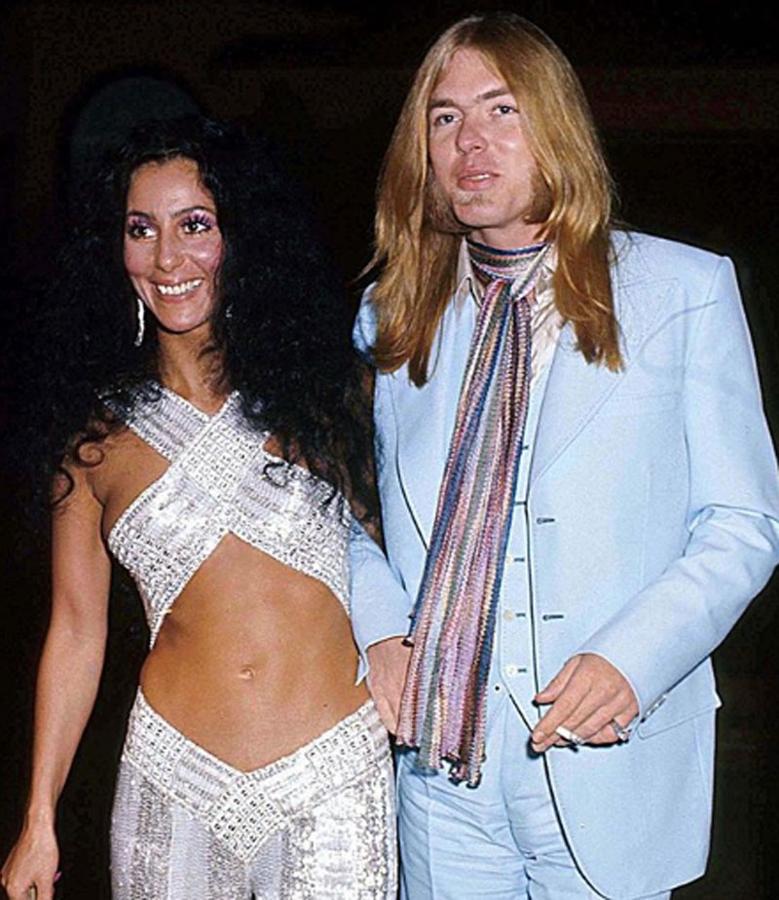 Cher y Gregg Allman pusieron punto y final a su matrimonio nueve días después de la celebración del enlace. La actitud de Gregg, rockero problemático aficionado a las drogas y al alcohol, podría haber sido uno de los componentes clave para esta ruptura.