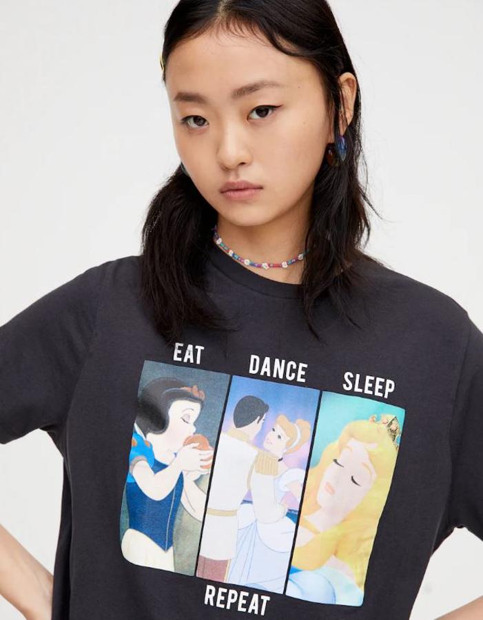 Está cómica camiseta de las princesas cuesta 12,99 euros.