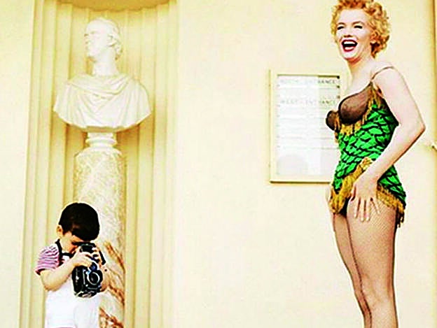 Marilyn con Joshua, el hijo de Milton Greene.