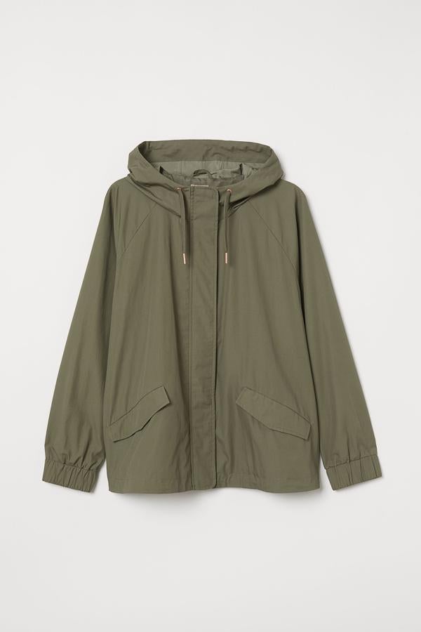 Es una prenda de fondo de armario ganador. Y va a ser, como cada año, la estrella del otoño. En H&M puedes comprar una por 22,99 euros. Merece la pena.