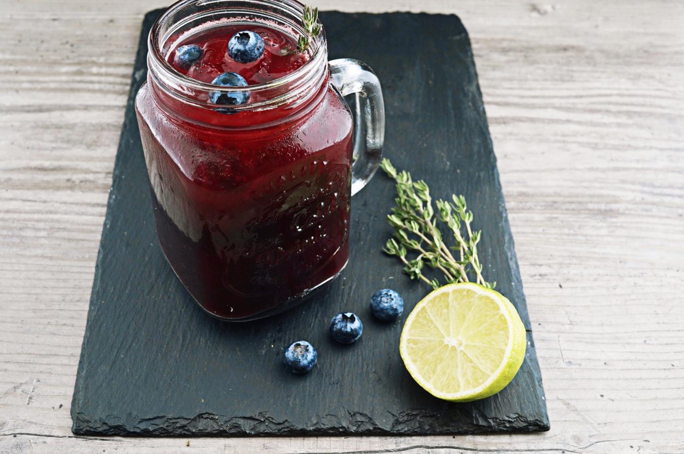 Este es uno de los regímenes más rápidos y efectivos para depurar el hígado y los riñones y evitar esa sensación de tripa hinchada. Está compuesta por alimentos antioxidantes como las legumbres y las frutas ricos en fibras para el exceso de grasa y alcohol.