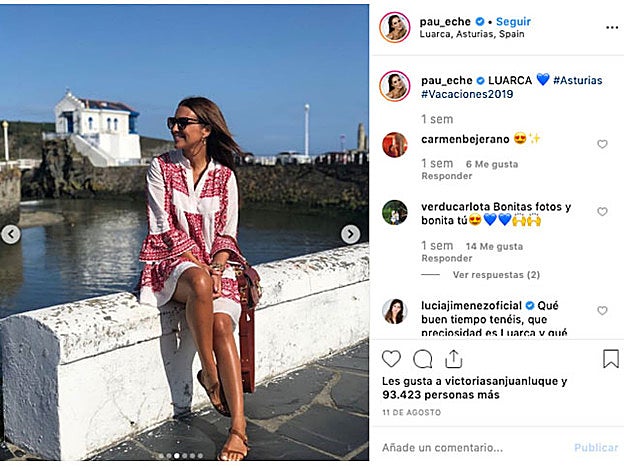 La melena castañas de Paula simepre suele estar más algo más oscura en la zona de la raíz y más calara en las puntas.