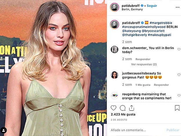 Este verano Margot Robbie ha elegido dos veces las sombras naranjas para posar antes los flases.