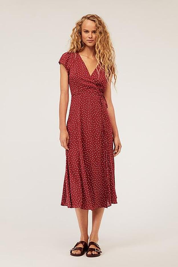 Vestido de lunares de Oysho.