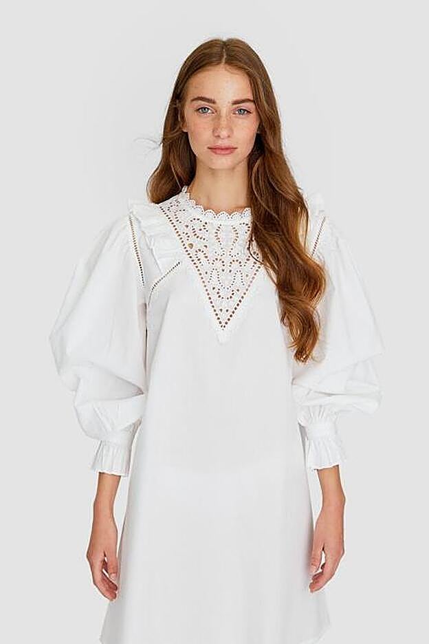 Vestido de popelín de la nueva colección de Stradivarius.