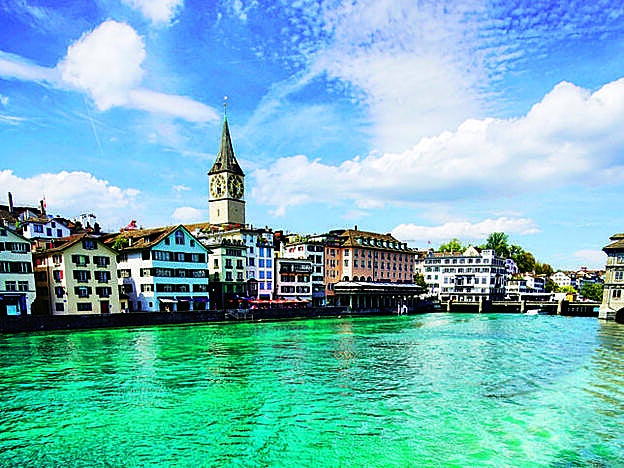 En el corazón de Europa se encuentra Zúrich, una de las ciudades más sostenibles del continente. El casco antiguo será uno de los puntos fuertes de tu visita.