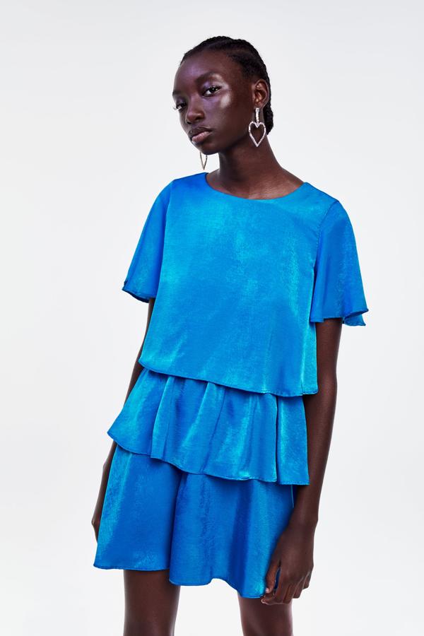 Vestido mini con volantes y manga corta de la nueva colección de Zara (29,95 euros).