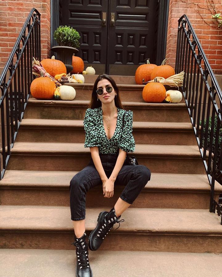 Mery Turiel ha revolucionado Instagram con  estas botas de Pull&Bear  que combinó con un top de Asos de flores.