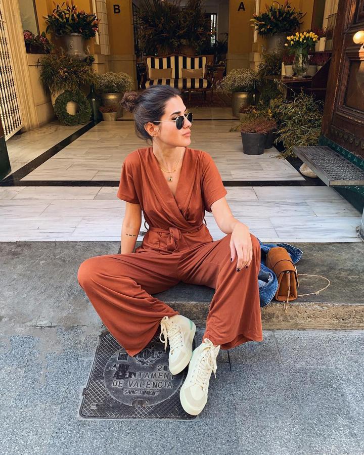 Este mono de Mango fue uno de sus primeros looks de primavera y sin duda uno de los que más ha gustado.