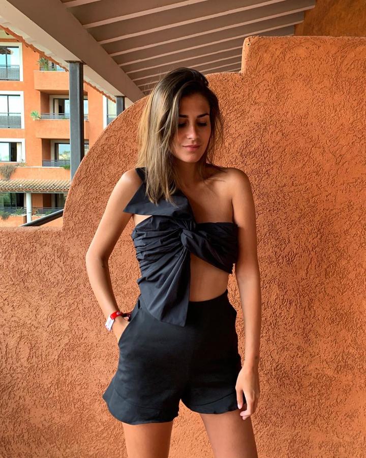 Mery Turiel sorprendió a sus seguidores al compartir este  look ultrasexy  con top en forma de lazo de Zara.