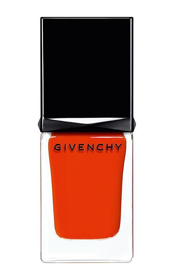 Laca de uñas Le Vernis Solar Pulse Vivid Orange N14 Givenchy, 16,80 euros.