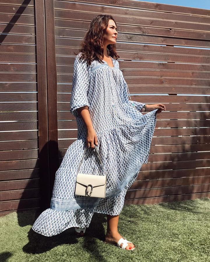 Vicky Martín Berrocal nos conquistó con este maravilloso   maxi vestido boho  con estampado étnico en azul y blanco de Zara.