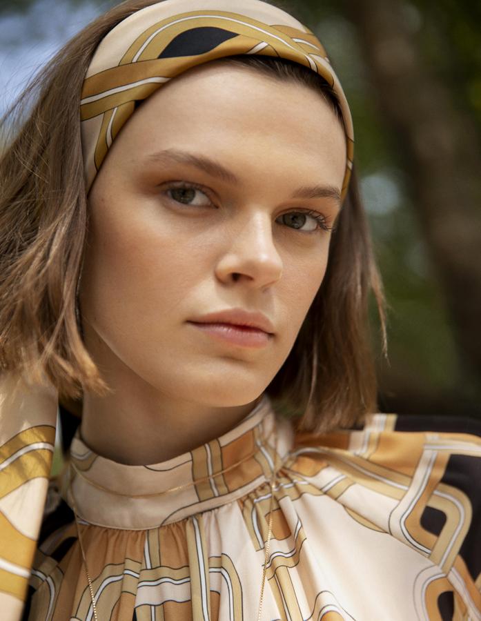 El pañuelo es el protagonista de esta colección y hay disponibles varios modelos como este (7,99 euros).