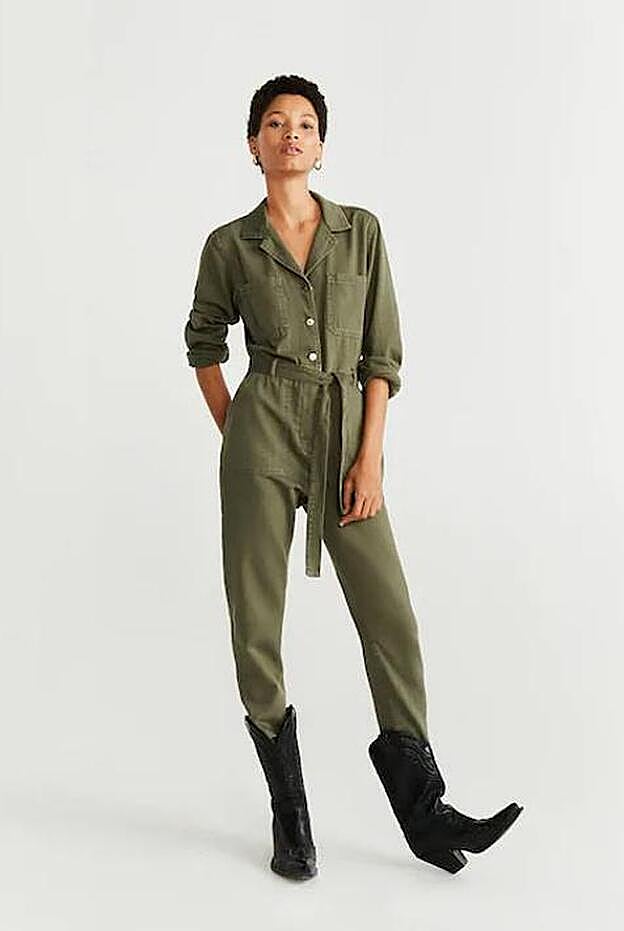 Incluye detalle de cinturón ajustable, bolsos y un color khaki ideal.