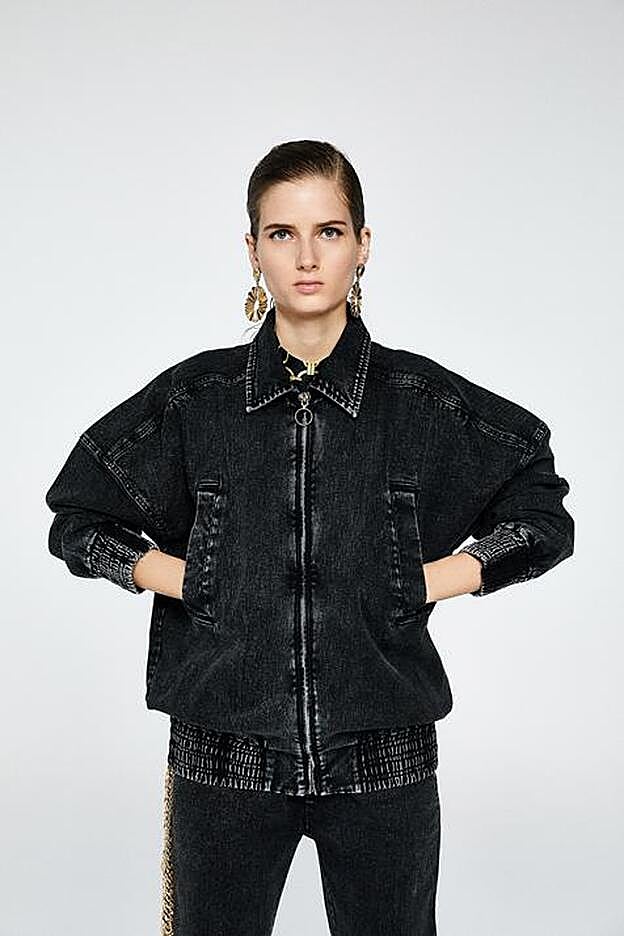 Cazadora vaquera de las últiamas rebajas de Sfera.