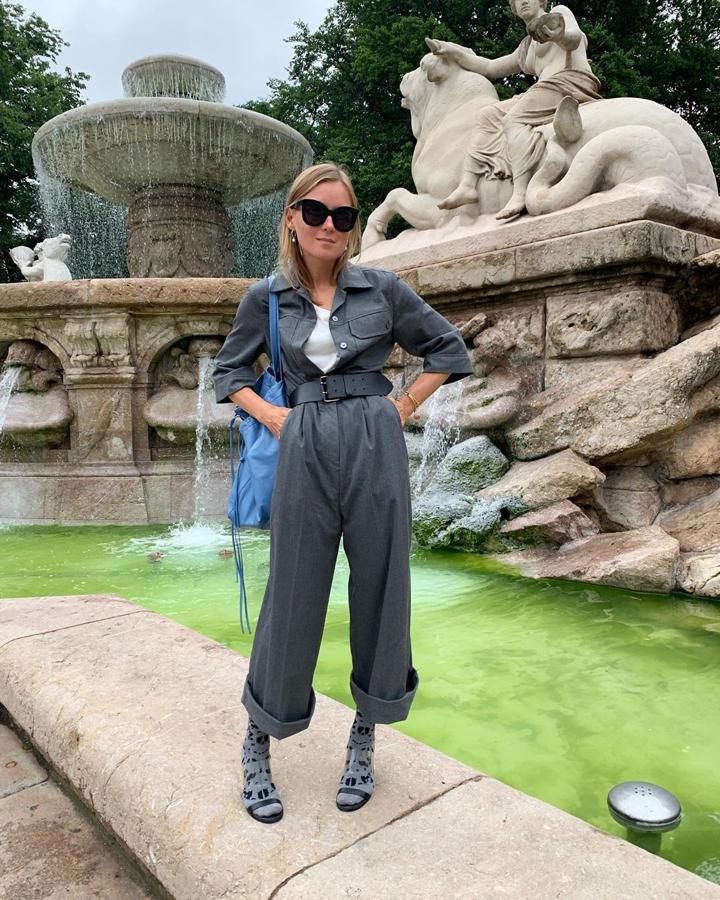 Los monos 'worker' son la prenda comodín perfecta. @annaaborisovna lo lleva de forma maestra.