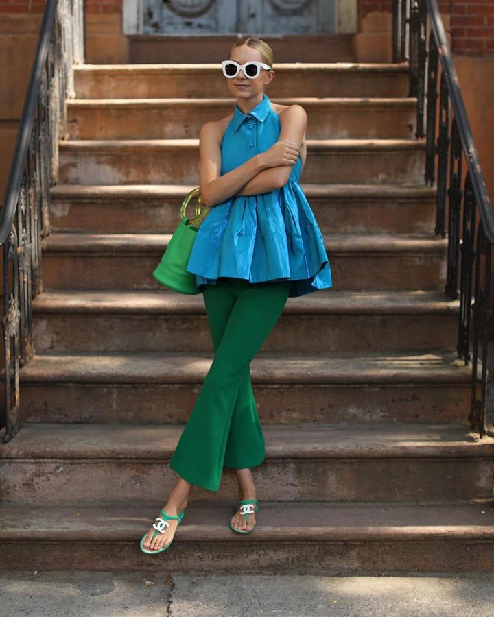 Somos muy fans de esta influencer, @blaireadiebee, y sus combinaciones de colores. Esta de verde y azul es muy top.