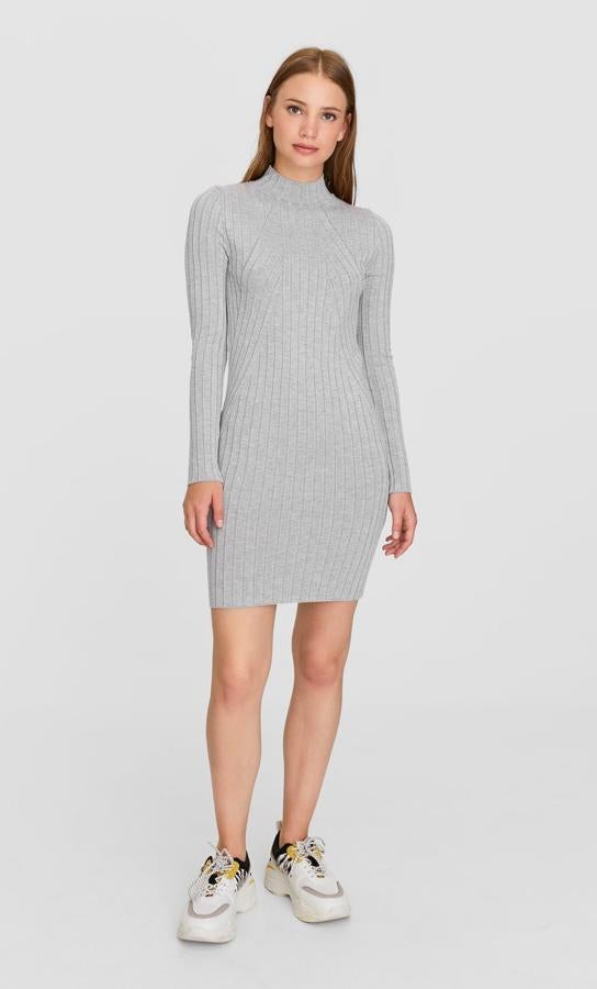 Vestido mini ajustado de punto, 19,99 euros.