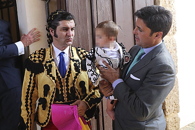 Fran Rivera ha presentado a su hijo en la corrida goyesca de Ronda.