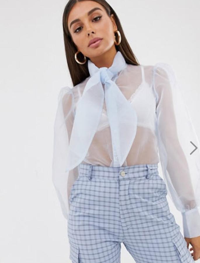 Blusa de organza con detalle de lazo anudado de Aeryne,  158,99 euros .