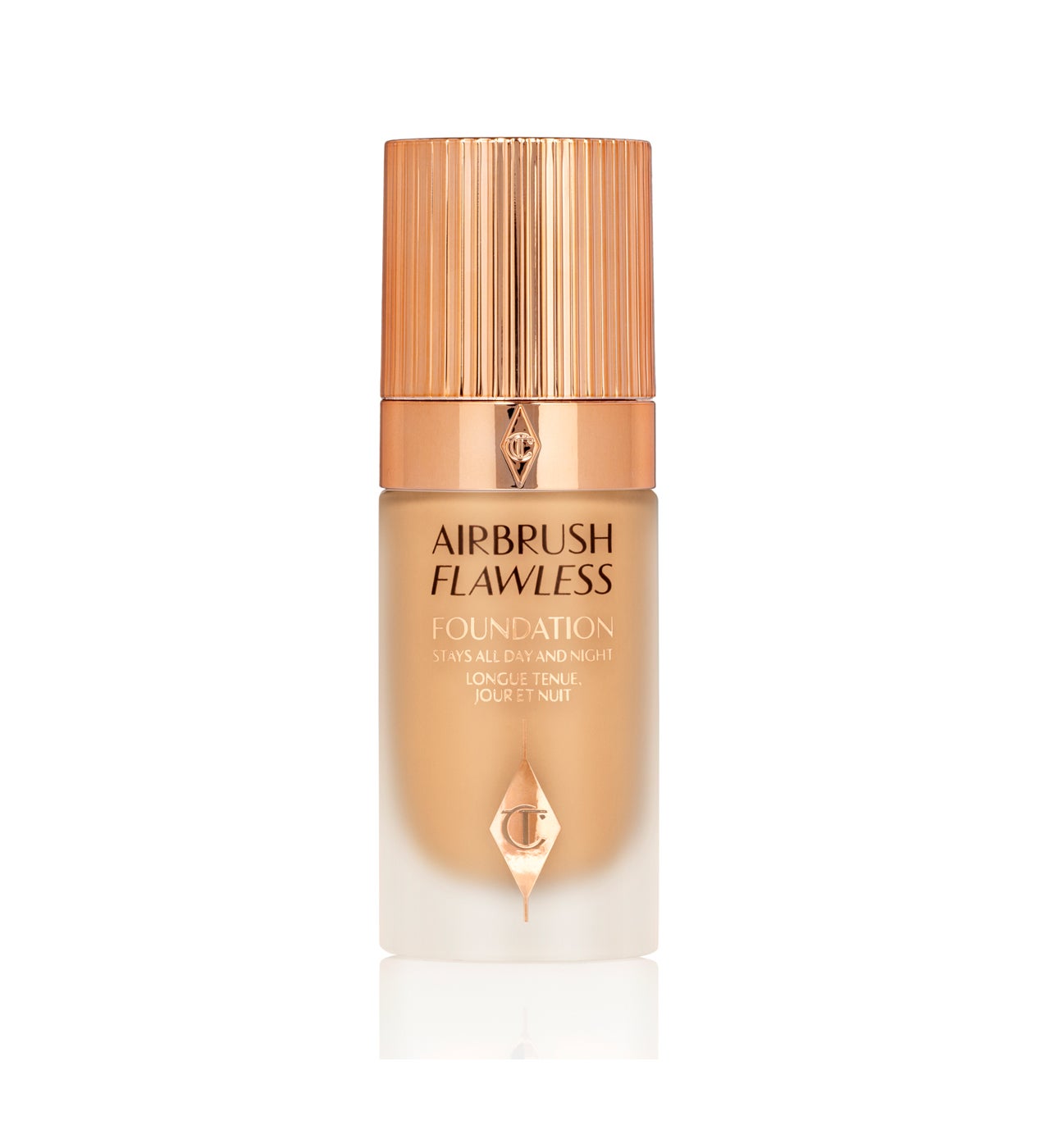 Tiene cobertura total para dejar una piel libre de imperfecciones, no se mueve y es confortable y natural.  Airbrush Flawless Foundation de Charlotte Tilbury para Sephora  (39,95 €).