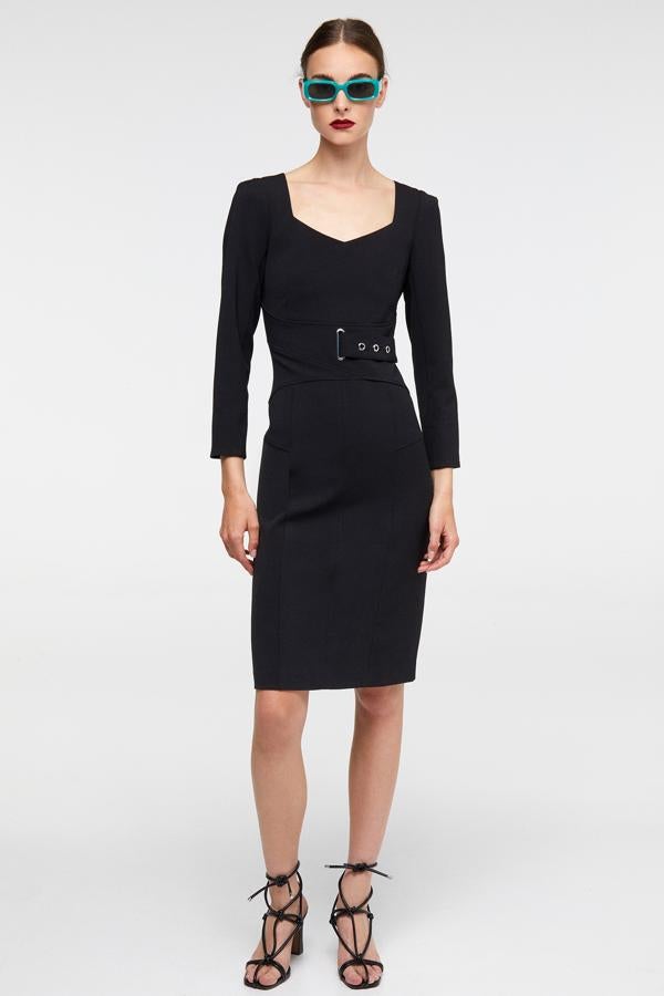 Vestido de silueta lápiz, cintura marcada e inspiración 'working girl' de Sfera (39.99 euros).