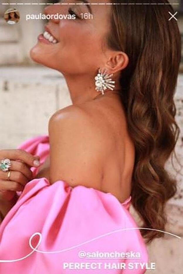 El salón Cheska se encargó del peinado de Paula Ordovás para la boda de su amiga.