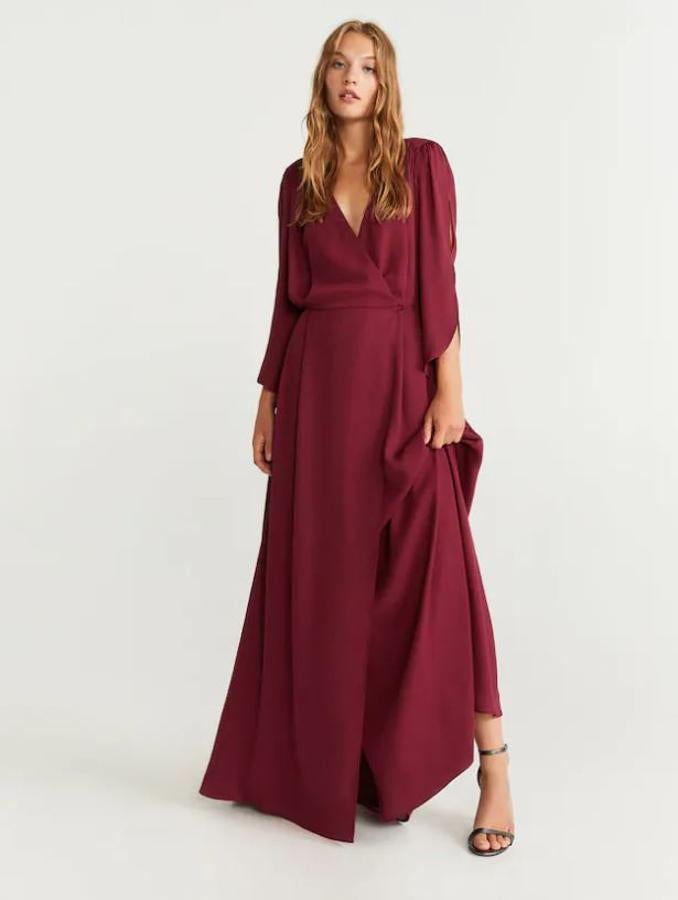 El 'burgundy' es el color por excelencia del invierno. De eso no hay duda. Con manga francesa, escote pico y largo, serás las más elegante de la fiesta. Palabrita. De Mango, (89,99 euros).