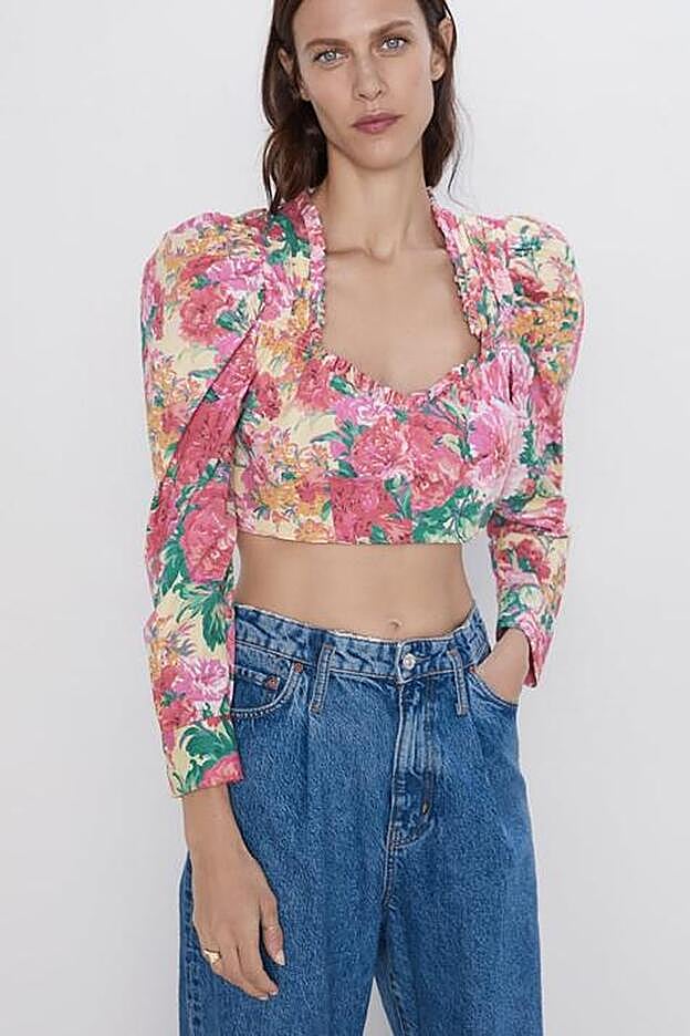 Cuerpo cropped con estampado floral, 29,95 euros.