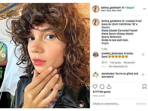 La manicurista Betina Goldstein ha creado esta manicura francesa doble para el dsfile de Kith NY.