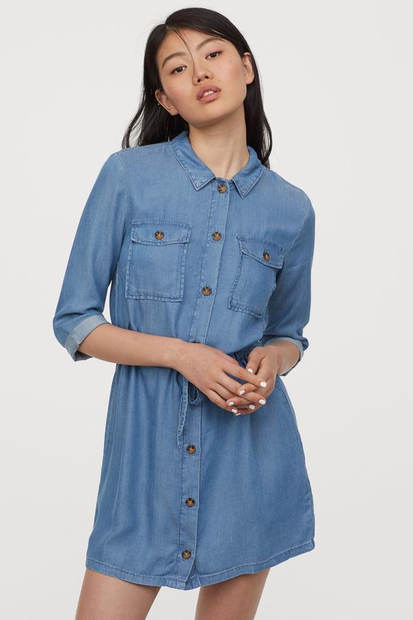 El más sencillo es el que va a poder conservar en tu fondo de armario durante años. Como este modelo de la colección Conscious de H&M (29,99 euros).