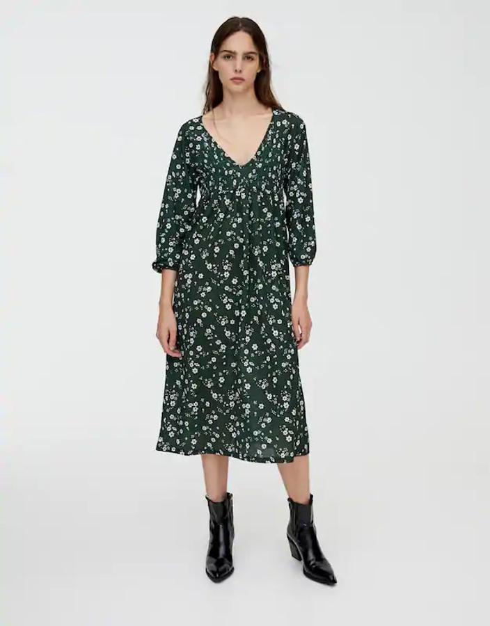 Vestido midi con estampado de flores y volantes en la parte inferior,  25,99 euros .