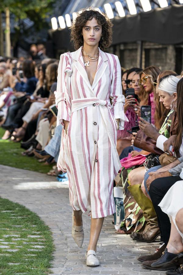 Desfile P/V 2020 de Roland Mouret.