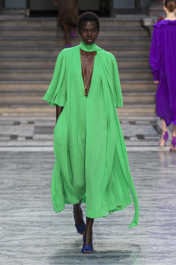 Desfile P/V 2020 de Victoria Beckham.