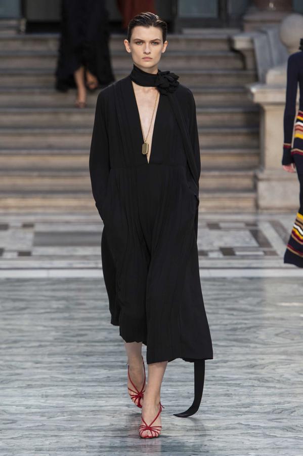 Desfile P/V 2020 de Victoria Beckham.