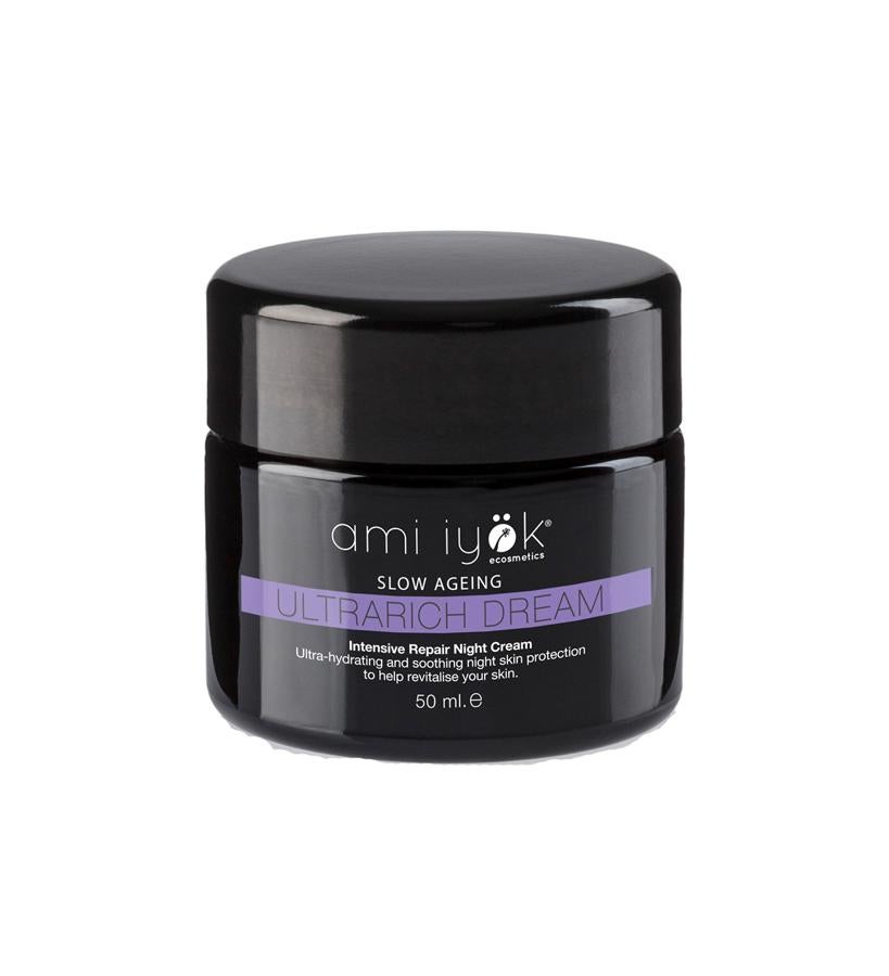 Crema de noche reparadora intensiva con una fórmula eco orgánica certificada compuesta por una combinación altamente nutritiva de manteca de karité, sacha inchi (semilla peruana), aceite de oliva, aceite de argán, aceite de almendra, cera de abeja, bambú, incienso y unos toques relajantes de lavanda, este tratamiento proporciona a la piel todos los cuidados que necesita y la hidratación, tanto que pierde como que necesita, durante todo el día. (82 €).