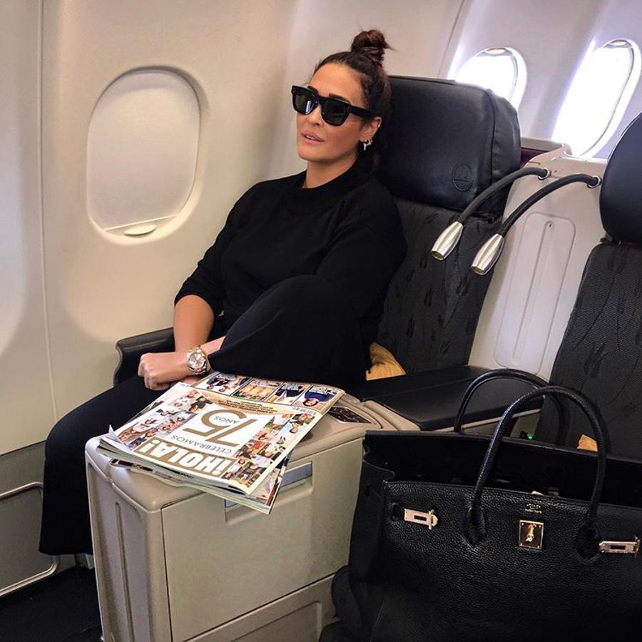 El precio 'base' del Birkin de Hermès, el bolso que luce Vicky Martín Berrocal, ronda los 20.000 euros, aunque en algunas subastas ha llegado a alcanzar el precio que de un buen piso en una ciudad europea importante. Y claro, nosotras nos preguntamos, ¿no hay bolsos igual de bonitos, cómodos y grandes para viajar con estilo... pero más baratos?