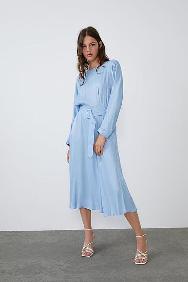 En los Special Price de Zara hay un vestido de invitada ideal que cuesta 19,99 euros.