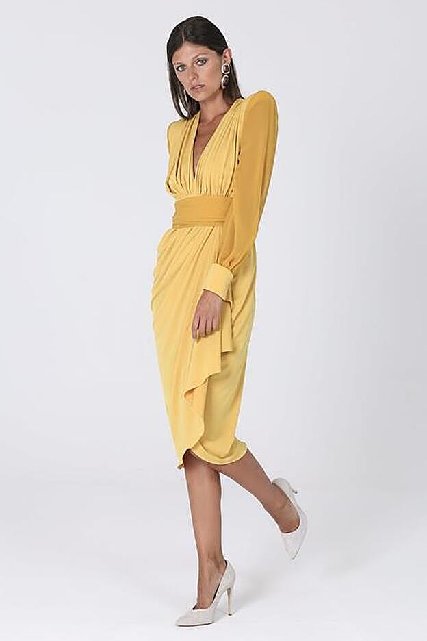 Nieves Álvarez escogió un vestido amarillo midi de Color Nude.